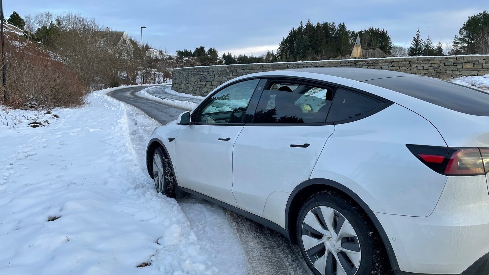 Tesla Model Y Has No Snow